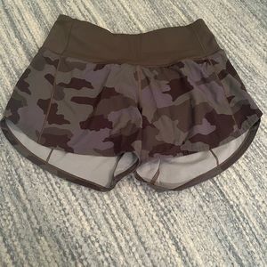 Lululemon Speed Up Short Long 4” in Heritage 365 Camo Green